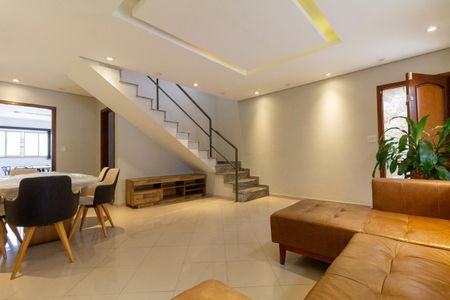 Casa para alugar com 250m², 3 quartos e 3 vagas Casa para alugar com 250m², 3 quartos e 3 vagasSala