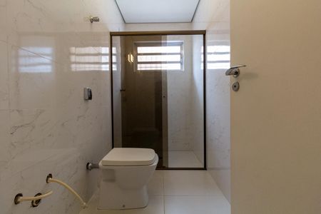 Casa para alugar com 250m², 3 quartos e 3 vagas Casa para alugar com 250m², 3 quartos e 3 vagasBanheiro 1