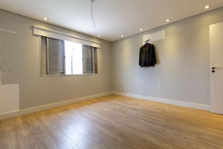 Casa para alugar com 250m², 3 quartos e 3 vagas Casa para alugar com 250m², 3 quartos e 3 vagasQuarto 1