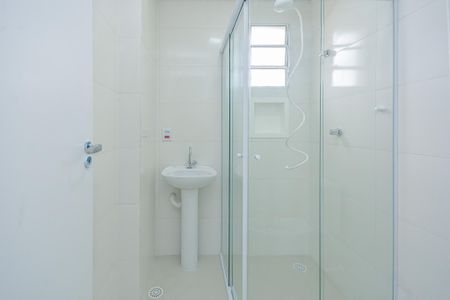 Banheiro de apartamento para alugar com 2 quartos, 65m² em Jardim Anhanguera, São Paulo