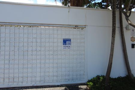 Casa à venda com 682m², 4 quartos e 12 vagasPlaquinha