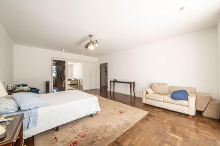 Casa à venda com 682m², 4 quartos e 12 vagas Casa à venda com 682m², 4 quartos e 12 vagasSuíte 3