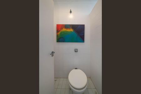 Casa à venda com 682m², 4 quartos e 12 vagas Casa à venda com 682m², 4 quartos e 12 vagasEdícula