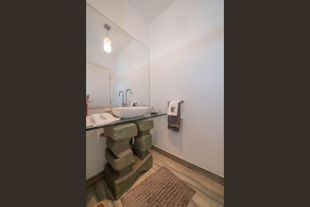 Casa à venda com 682m², 4 quartos e 12 vagas Casa à venda com 682m², 4 quartos e 12 vagasLavabo