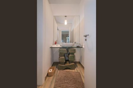 Casa à venda com 682m², 4 quartos e 12 vagas Casa à venda com 682m², 4 quartos e 12 vagasLavabo