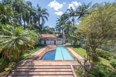 Casa à venda com 682m², 4 quartos e 12 vagas Casa à venda com 682m², 4 quartos e 12 vagasVaranda da Suíte 1,2 e 3 - Vista