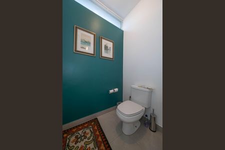 Casa à venda com 682m², 4 quartos e 12 vagas Casa à venda com 682m², 4 quartos e 12 vagasLavabo