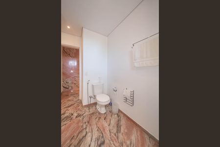 Casa à venda com 682m², 4 quartos e 12 vagas Casa à venda com 682m², 4 quartos e 12 vagasBanheiro da Suíte 3