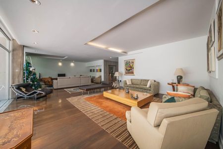 Casa à venda com 682m², 4 quartos e 12 vagas Casa à venda com 682m², 4 quartos e 12 vagasSala