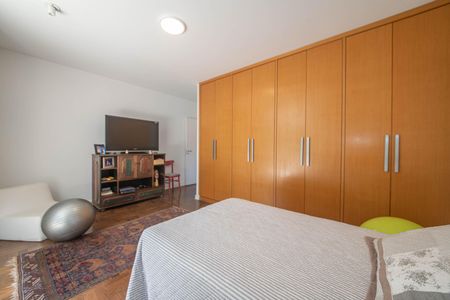 Casa à venda com 682m², 4 quartos e 12 vagas Casa à venda com 682m², 4 quartos e 12 vagasSuíte 2