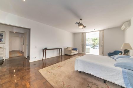 Casa à venda com 682m², 4 quartos e 12 vagas Casa à venda com 682m², 4 quartos e 12 vagasSuíte 3