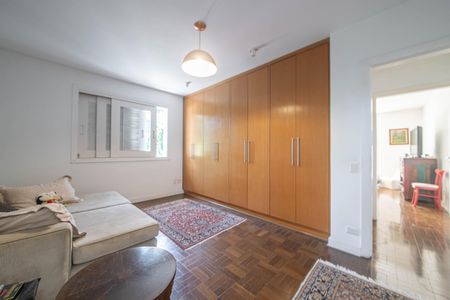 Casa à venda com 682m², 4 quartos e 12 vagas Casa à venda com 682m², 4 quartos e 12 vagasSala de Intima