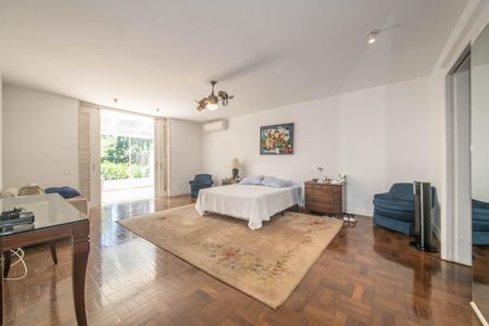 Casa à venda com 682m², 4 quartos e 12 vagas Casa à venda com 682m², 4 quartos e 12 vagasSuíte 3