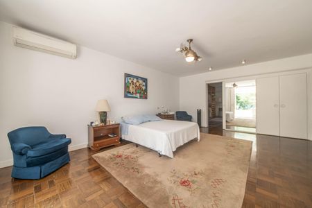 Casa à venda com 682m², 4 quartos e 12 vagas Casa à venda com 682m², 4 quartos e 12 vagasSuíte 3