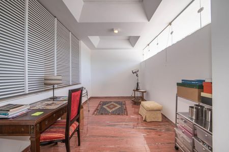 Casa à venda com 682m², 4 quartos e 12 vagas Casa à venda com 682m², 4 quartos e 12 vagasSuíte 1