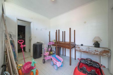 Casa à venda com 682m², 4 quartos e 12 vagas Casa à venda com 682m², 4 quartos e 12 vagasEdícula