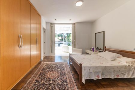 Casa à venda com 682m², 4 quartos e 12 vagas Casa à venda com 682m², 4 quartos e 12 vagasSuíte 4