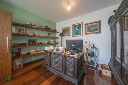 Casa à venda com 682m², 4 quartos e 12 vagas Casa à venda com 682m², 4 quartos e 12 vagasEscritório