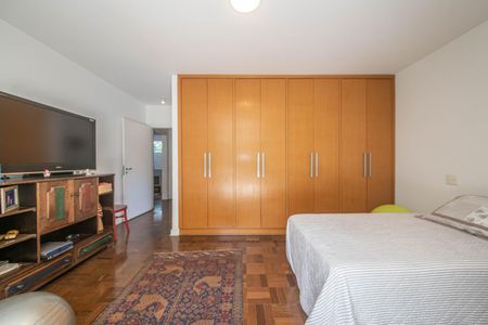 Casa à venda com 682m², 4 quartos e 12 vagas Casa à venda com 682m², 4 quartos e 12 vagasSuíte 2