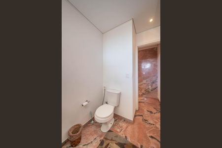 Casa à venda com 682m², 4 quartos e 12 vagas Casa à venda com 682m², 4 quartos e 12 vagasBanheiro da Suíte 3