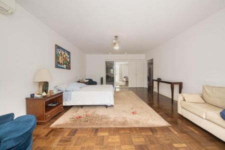 Casa à venda com 682m², 4 quartos e 12 vagas Casa à venda com 682m², 4 quartos e 12 vagasSuíte 3