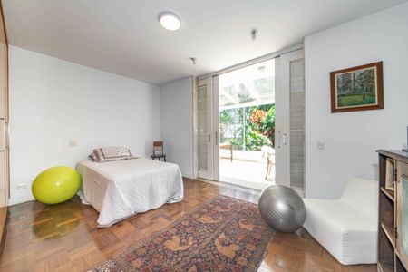 Casa à venda com 682m², 4 quartos e 12 vagas Casa à venda com 682m², 4 quartos e 12 vagasSuíte 2