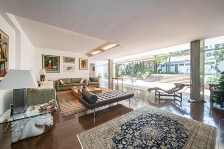 Casa à venda com 682m², 4 quartos e 12 vagas Casa à venda com 682m², 4 quartos e 12 vagasSala