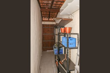 Casa de condomínio à venda com 87m², 2 quartos e 2 vagasCorredor externo