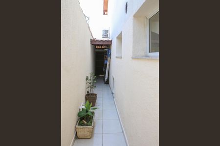 Casa de condomínio à venda com 87m², 2 quartos e 2 vagasCorredor externo