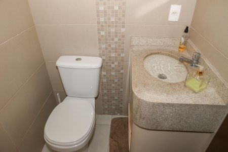 Casa de condomínio à venda com 87m², 2 quartos e 2 vagasLavabo