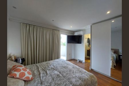 Casa de condomínio à venda com 130m², 3 quartos e 2 vagasSuíte