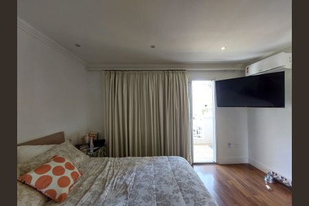 Casa de condomínio à venda com 130m², 3 quartos e 2 vagasSuíte
