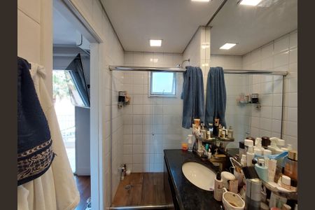 Casa de condomínio à venda com 130m², 3 quartos e 2 vagasBanheiro da Suíte