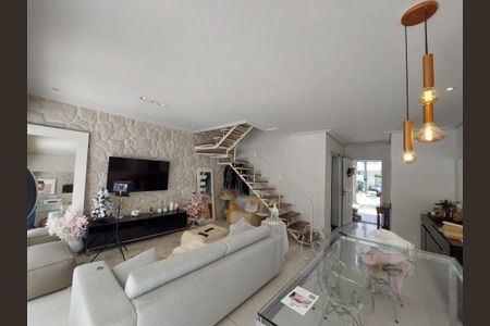 Casa de condomínio à venda com 130m², 3 quartos e 2 vagasSala