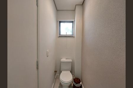 Casa de condomínio à venda com 130m², 3 quartos e 2 vagasLavabo