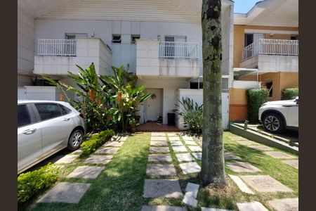 Casa de condomínio à venda com 130m², 3 quartos e 2 vagasFachada da casa