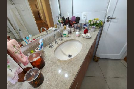 Apartamento à venda com 84m², 2 quartos e 1 vaga Apartamento à venda com 84m², 2 quartos e 1 vagaBanheiro Corredor