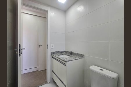 Apartamento para alugar com 55m², 2 quartos e 1 vaga Apartamento para alugar com 55m², 2 quartos e 1 vagaBanheiro da Suíte