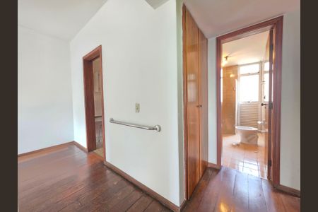 Corredor- roupeiro  de apartamento à venda com 3 quartos, 133m² em Funcionários, Belo Horizonte