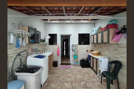 Casa à venda com 100m², 2 quartos e 1 vagaÁrea de Serviço