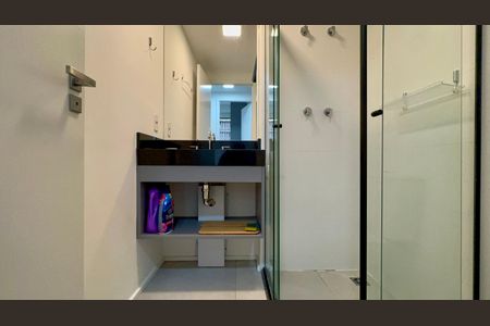 Banheiro de apartamento para alugar com 2 quartos, 57m² em Cerqueira César, São Paulo