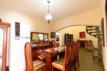 Casa para alugar com 290m², 5 quartos e 2 vagasSala