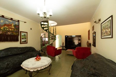 Casa para alugar com 290m², 5 quartos e 2 vagasSala