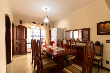 Casa para alugar com 290m², 5 quartos e 2 vagasSala