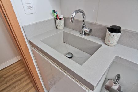 Apartamento para alugar com 45m², 2 quartos e 1 vaga Apartamento para alugar com 45m², 2 quartos e 1 vagaBanheiro