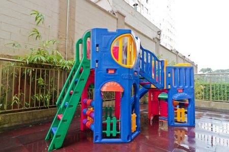 Apartamento para alugar com 45m², 2 quartos e 1 vaga Apartamento para alugar com 45m², 2 quartos e 1 vagaÁrea comum - Playground