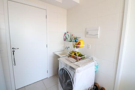 Sala / Cozinha de kitnet/studio para alugar com 1 quarto, 28m² em Jardim Mirante, São Paulo