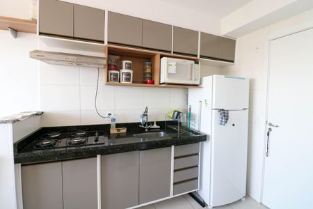 Sala / Cozinha de kitnet/studio para alugar com 1 quarto, 28m² em Jardim Mirante, São Paulo