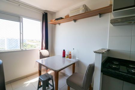 Sala / Cozinha de kitnet/studio para alugar com 1 quarto, 28m² em Jardim Mirante, São Paulo