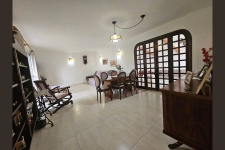 Casa para alugar com 160m², 4 quartos e 3 vagasSala